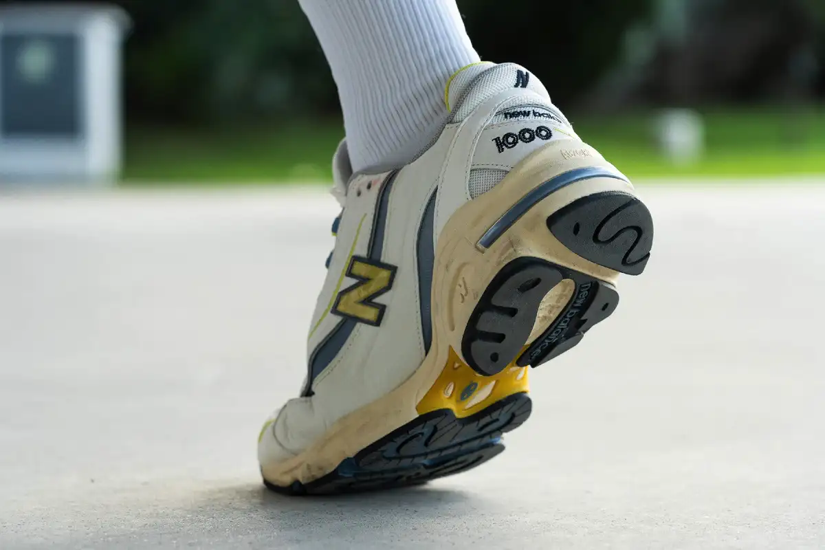 Novi New Balance 1000: Popolna osnova za klasično in elegantno zimsko garderobo