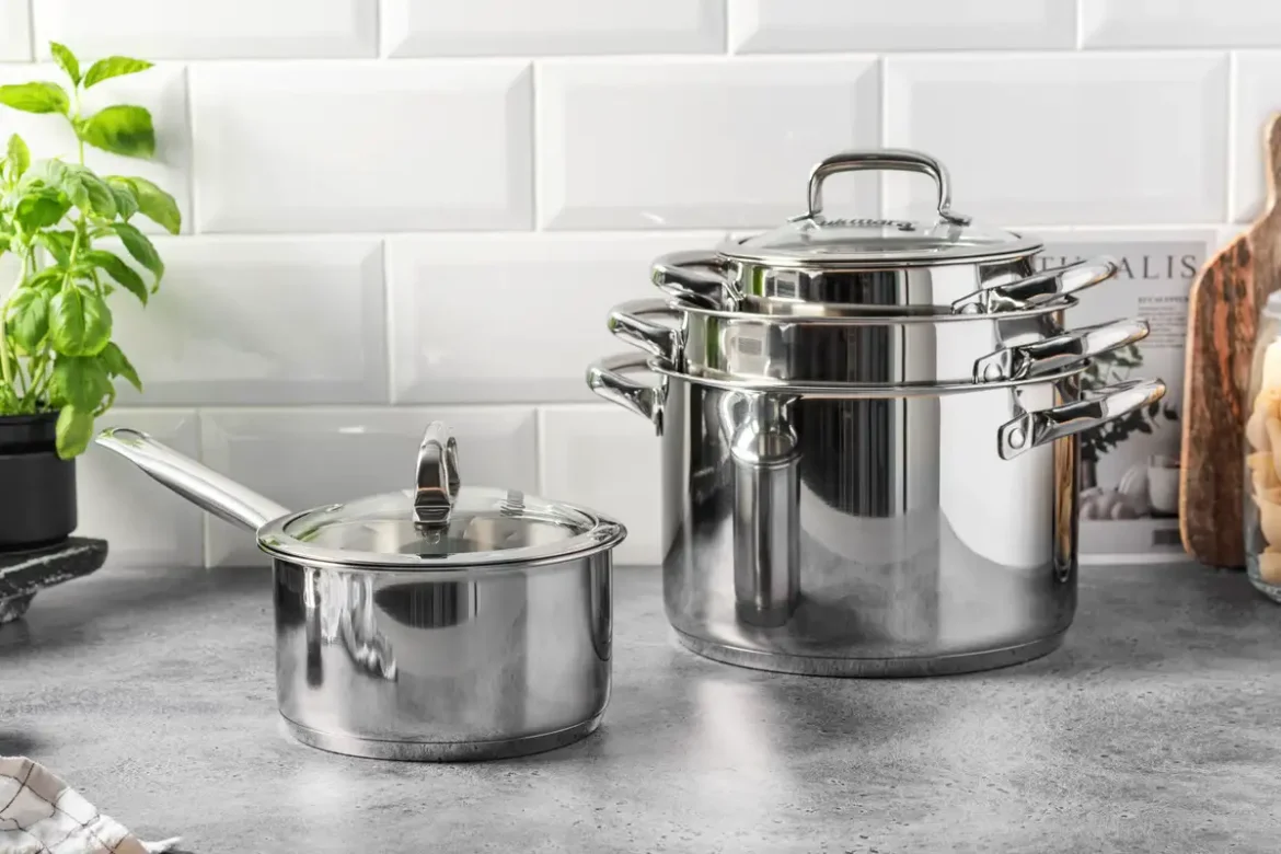 Kako očistiti lonce s folijo: trik, ki jih naredi kot nove v 5 minutah