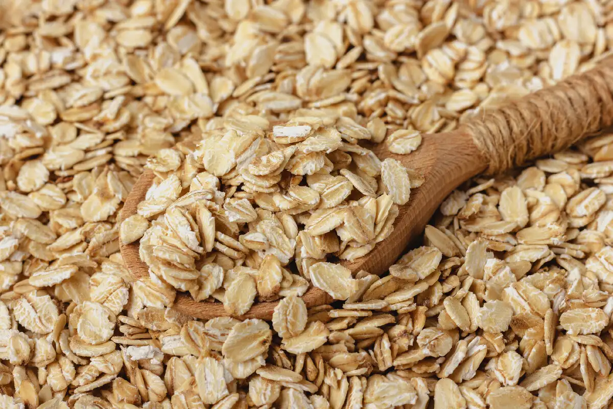 Kako speči hrustljave ovsene piškote z rozinami v samo pol ure