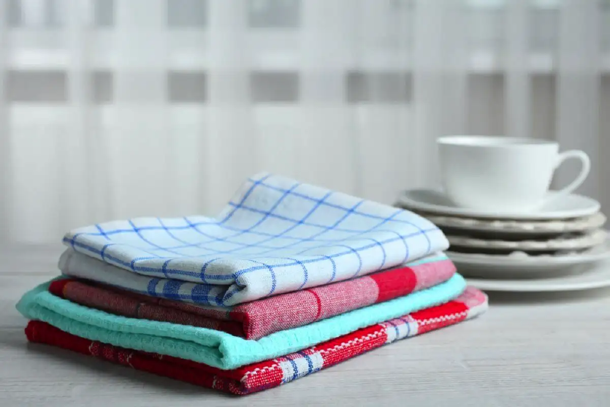 Kdaj perilo res potrebuje vročo vodo: Strokovnjaki razkrivajo skrivnosti čistosti in higiene