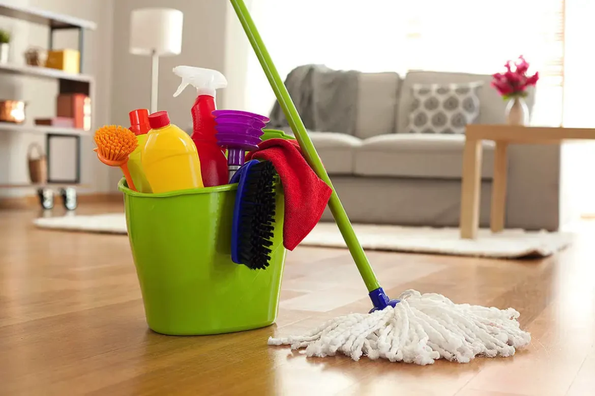 Pogoste napake pri čiščenju doma1 Pogoste napake pri čiščenju doma: kako se izogniti škodi in doseči prave rezultate