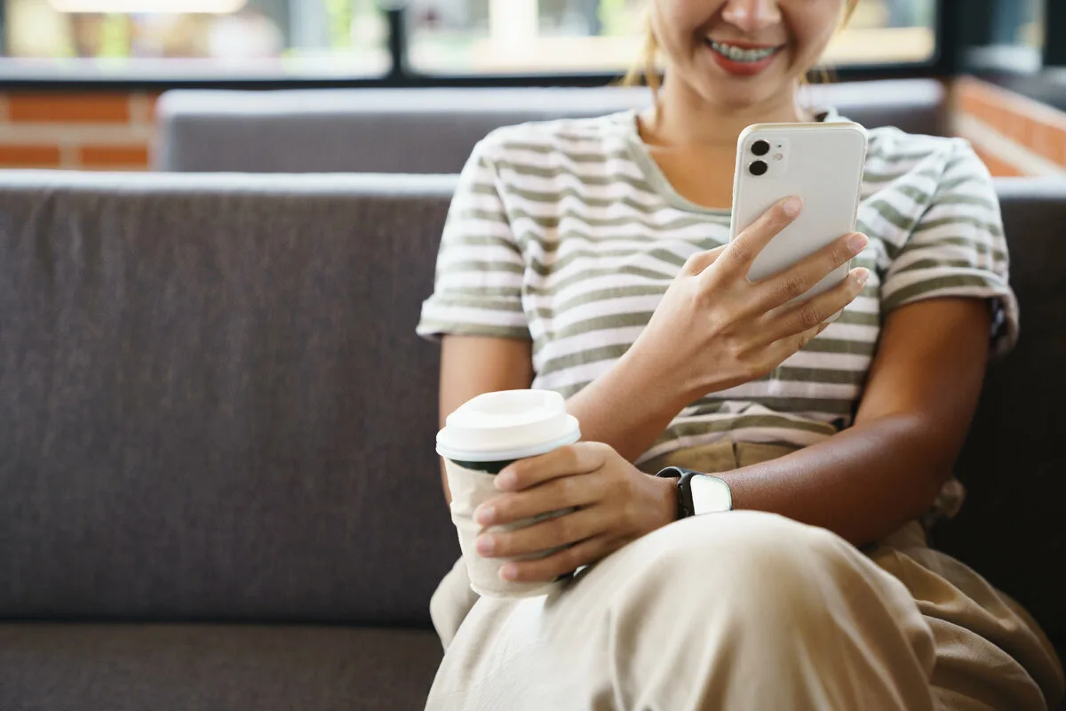 Kaj pomeni, če dolgo ne zamenjate profila na WhatsAppu: Psihološki vpogled