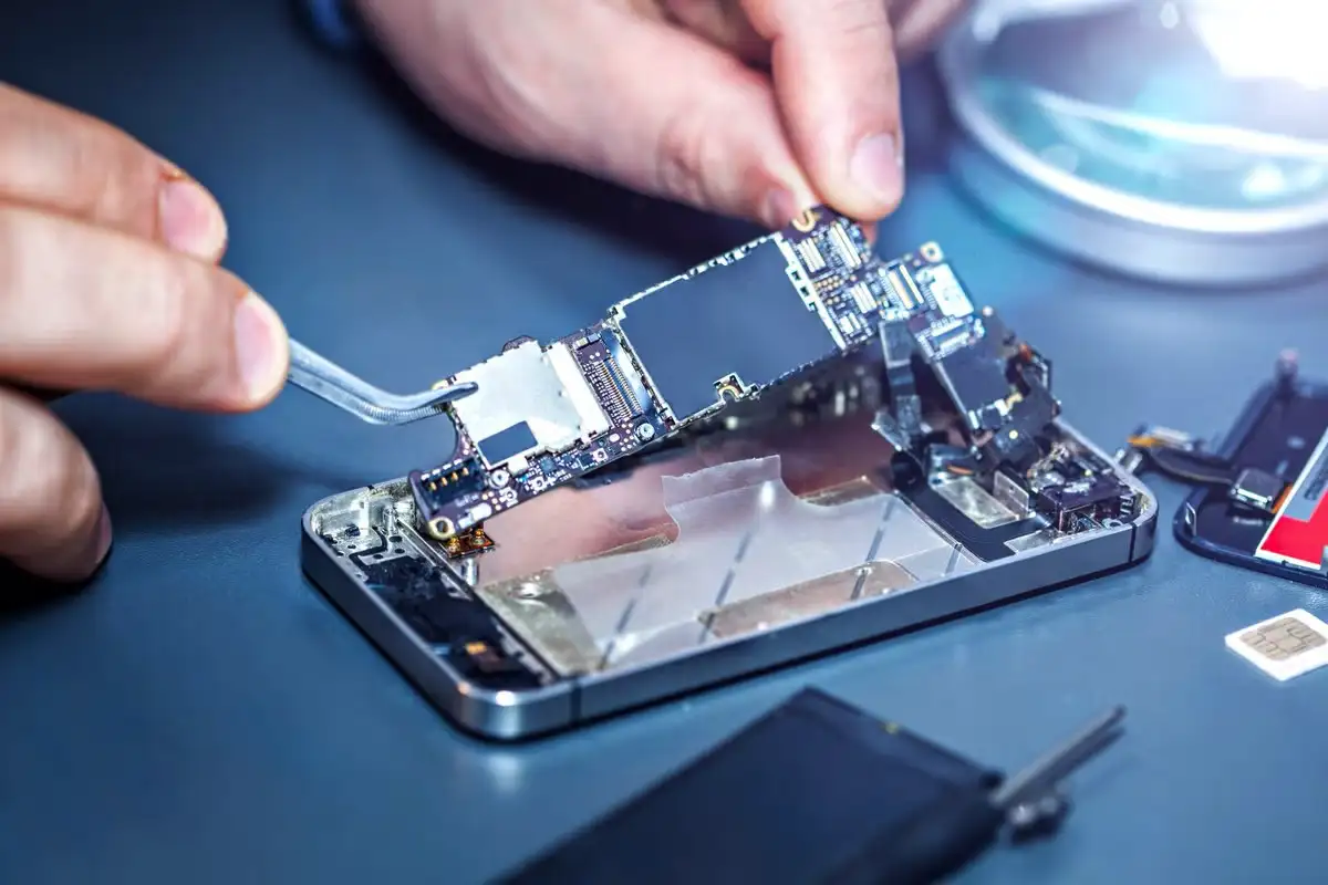 Ali je mogoče popraviti iPhone z delom iz spletne trgovine: izkušnja blogerja