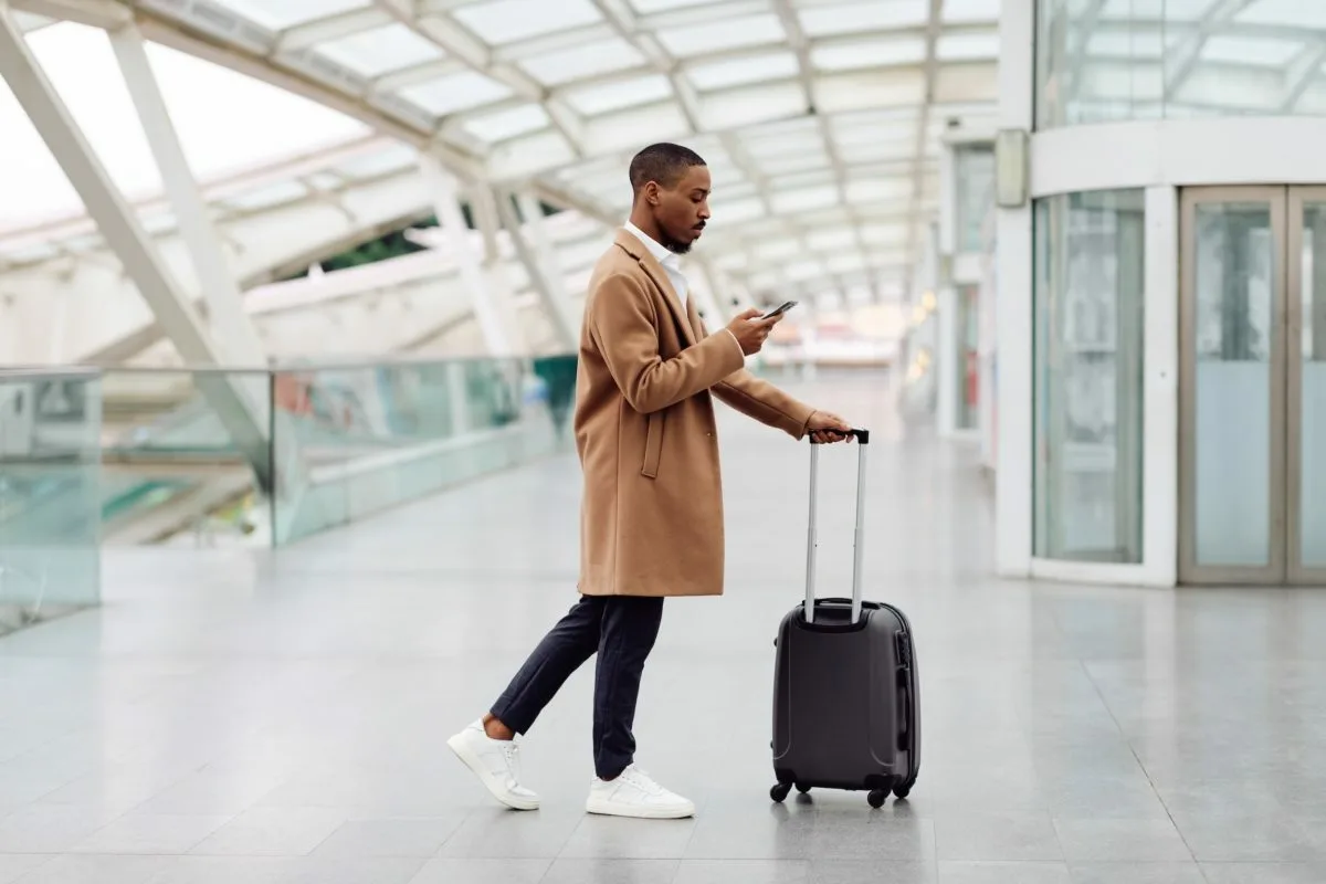 Turiste opozarjajo na malo znano pravilo: vaš gadget lahko odvzamejo na letališču