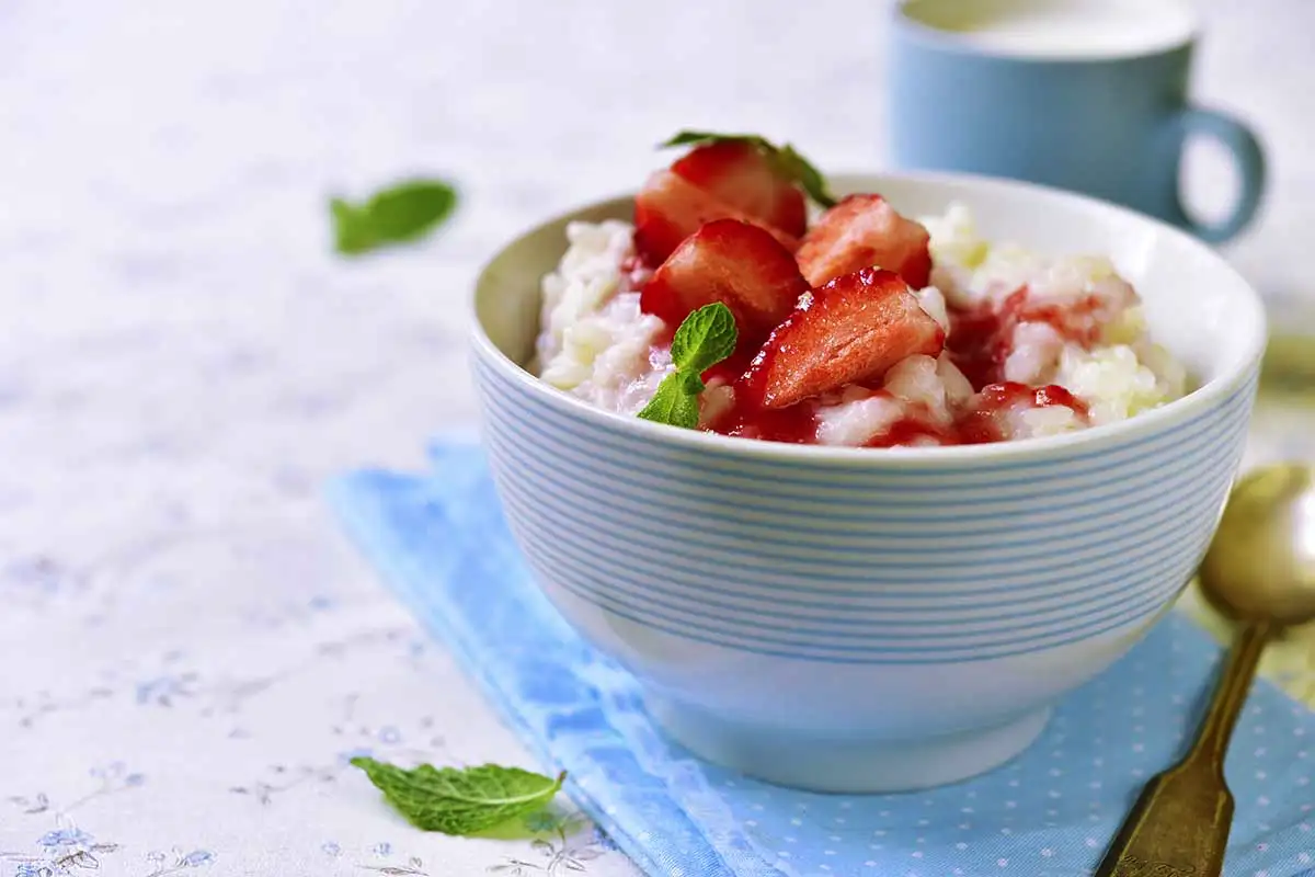 Riž z mlekom in jagodami: sladek, kremast in edinstven recept