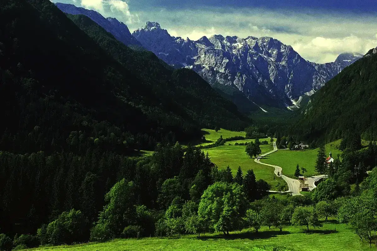 10 Skritih Dragotin: Kraji, Kjer Boste Sami z Naravo!