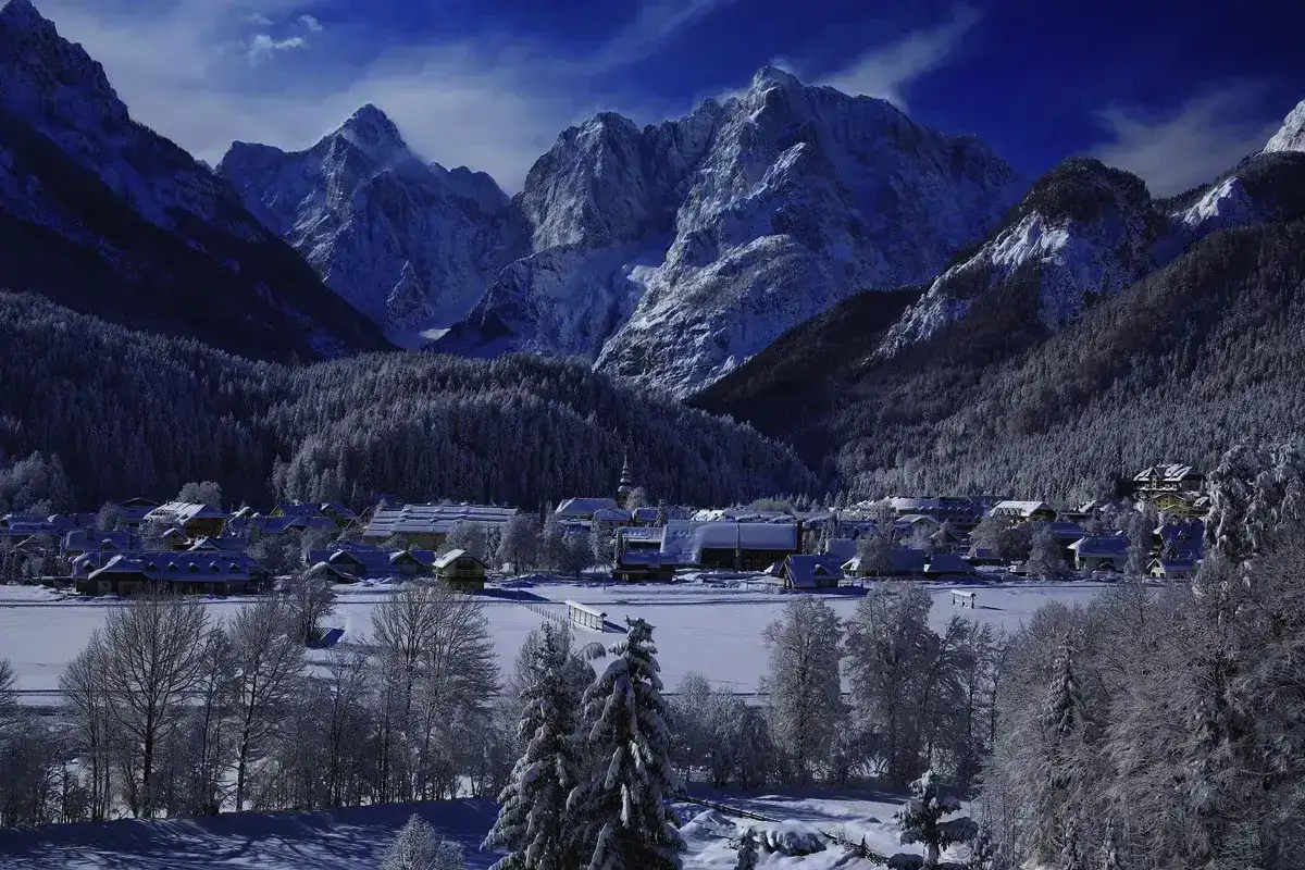 10 Skritih Dragotin: Kraji, Kjer Boste Sami z Naravo!