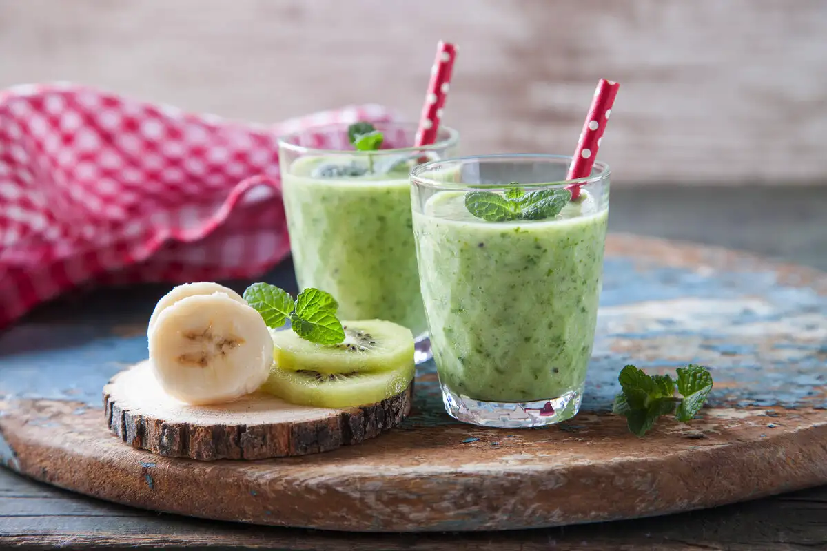 Močna trojka za zdravje: Zakaj je smoothie z blitvo, chijo in banano idealen za telo in um