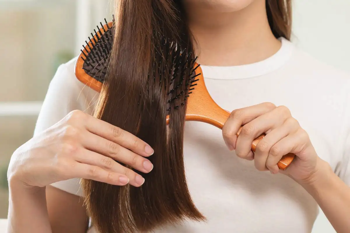 Zakaj se lasje vozlajo in težko razčešejo