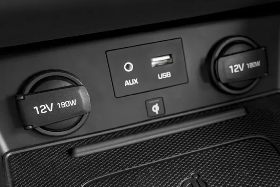 Kaj v avto nikoli ne smete vtakniti v 12-voltno vtičnico – sicer bo drago, nevarno in neprijetno