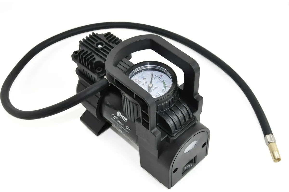 Kaj v avto nikoli ne smete vtakniti v 12-voltno vtičnico – sicer bo drago, nevarno in neprijetno