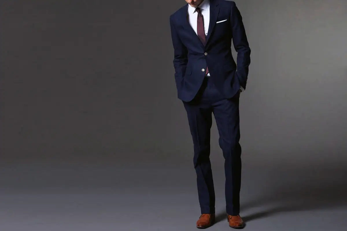 Katera barva oblačil izda negotovost – psihologija barv razkriva, zakaj se skrivamo pred svetom