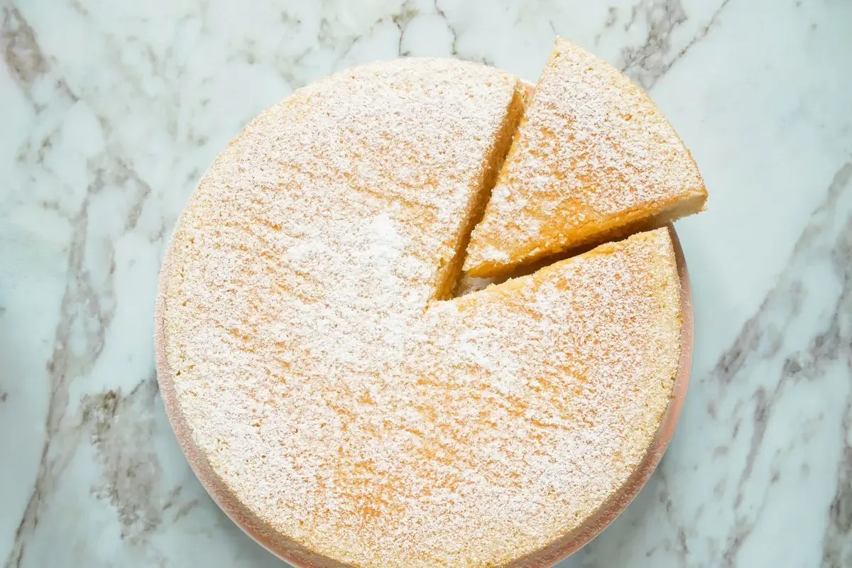 Biskvit z jogurtom: Puhas recept babice – vedno uspe v 30 minutah