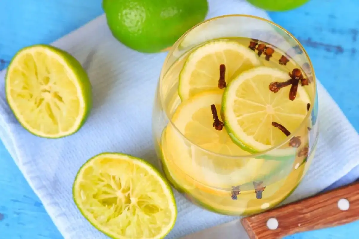 Čaj s klinčki in limono: pijača, ki krepi imunski sistem