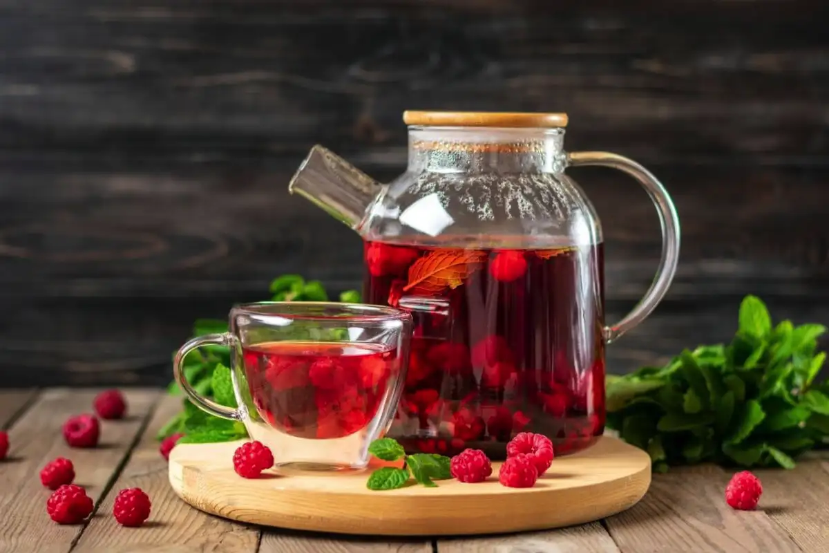 Čaj z malino: okus in aroma poletnega sladkega v vsaki skodelici
