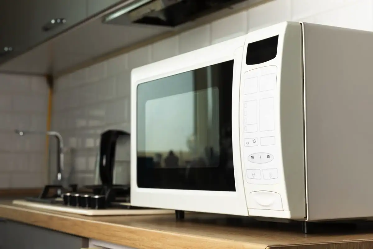 Čarobni trik za čiščenje: Kopalnica in kuhinja bleščita s samo eno sestavino iz shrambe