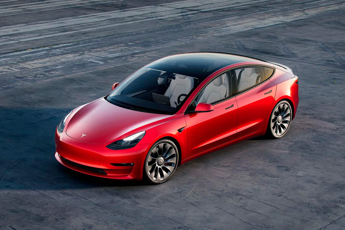 Tesla Model 3 – najbolj dostopen električni avto, ki preseneča z zmogljivostjo in ceno