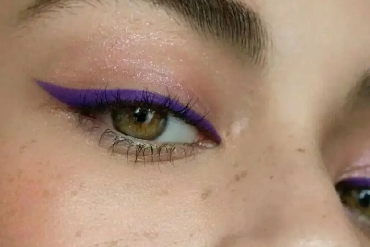 Edini make-up trik, ki v 5 minutah skrije povešene veke in ti vrne pogled 20-letnice