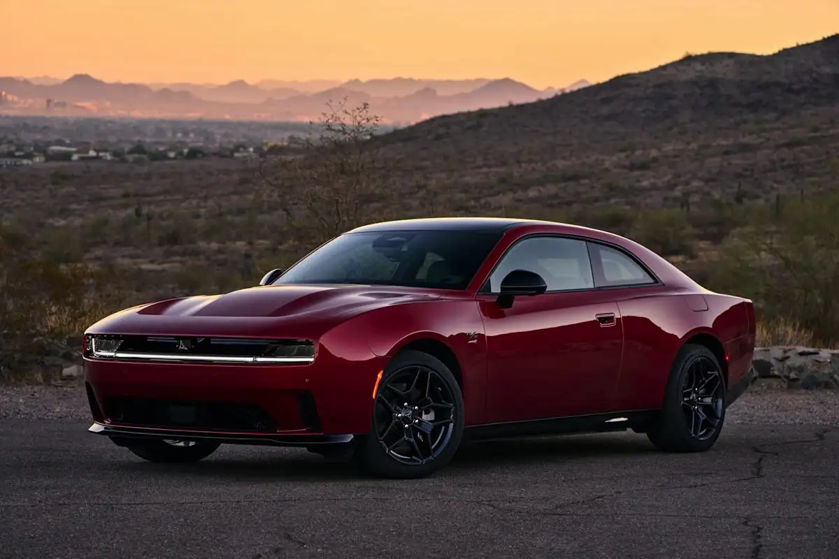 5 električnih avtomobilov, ki jih do 2026 ne boš več mogel kupiti novih – to je zadnji trenutek, da jih uloviš poceni!