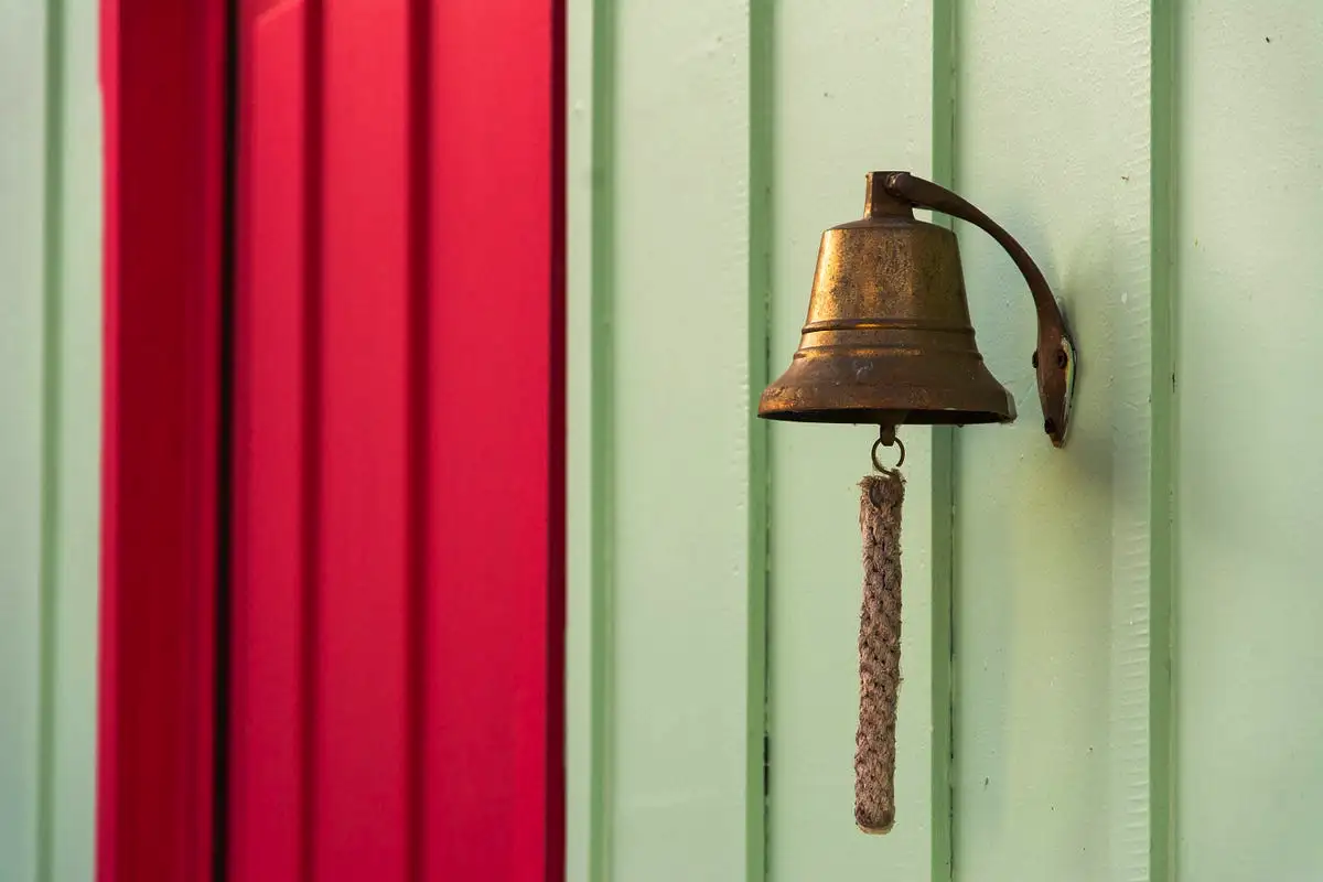Cómo Limpiar la Energía de Tu Casa Sin Sahumar: Tips del Feng Shui Moderno