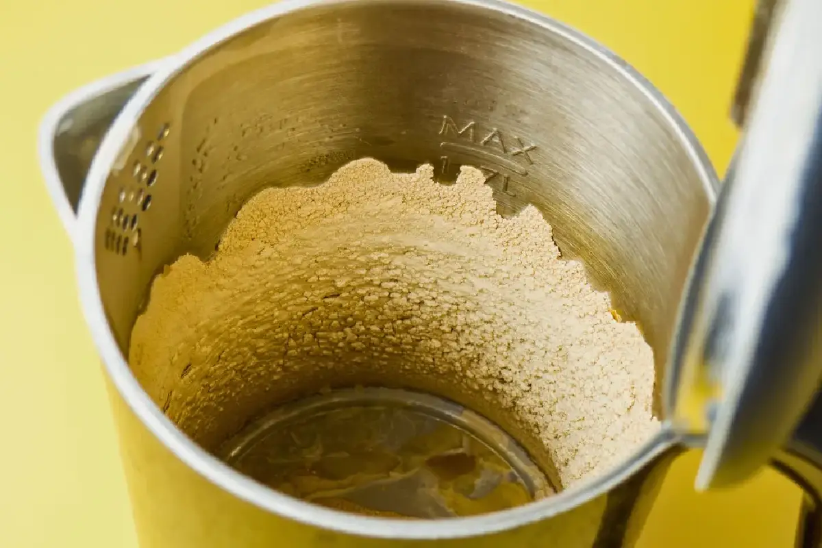 Je nevarno piti vodo iz plastenke ali grelnika z vodnim kamnom?