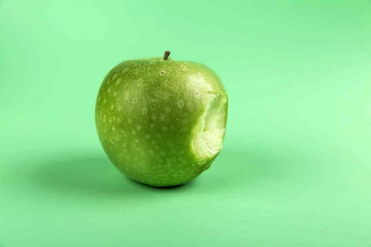 Kdaj jesti jabolka za največjo korist: Strokovnjaki razkrijejo idealen trenutek
