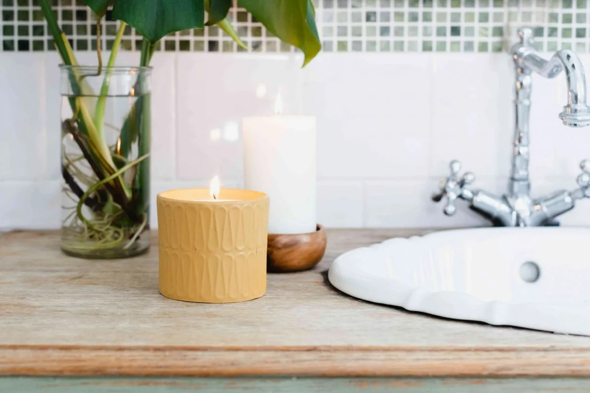 3 kuhinjske sestavine za kopalnico, ki diši po svežini ves dan – brez kemikalij