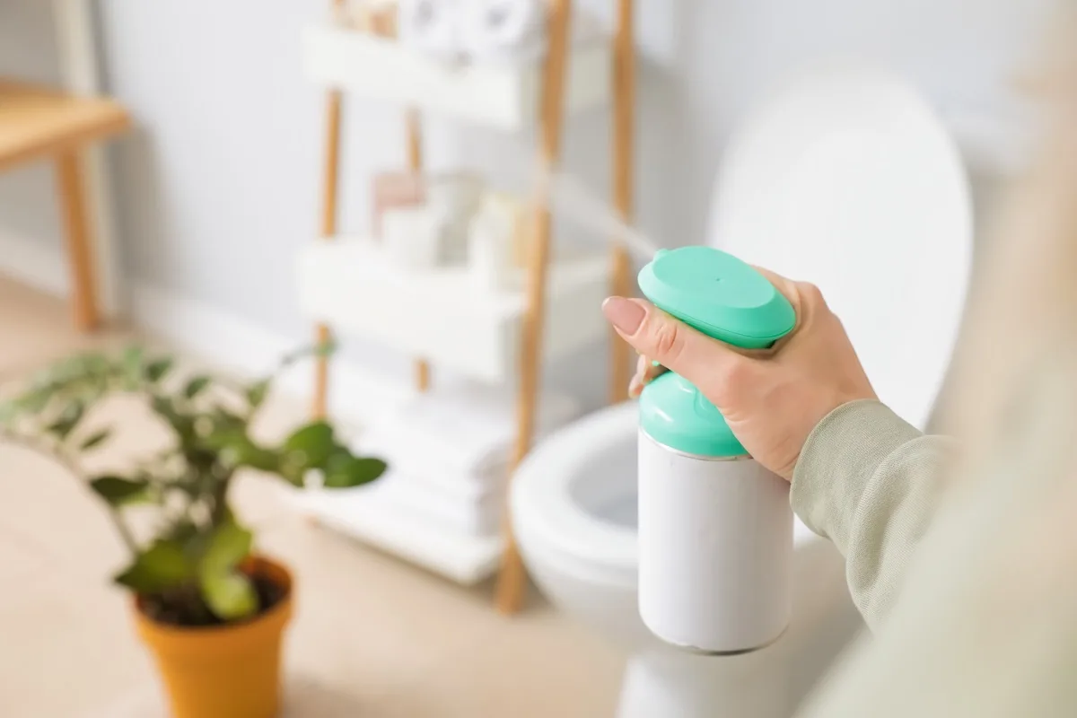 3 kuhinjske sestavine za kopalnico, ki diši po svežini ves dan – brez kemikalij