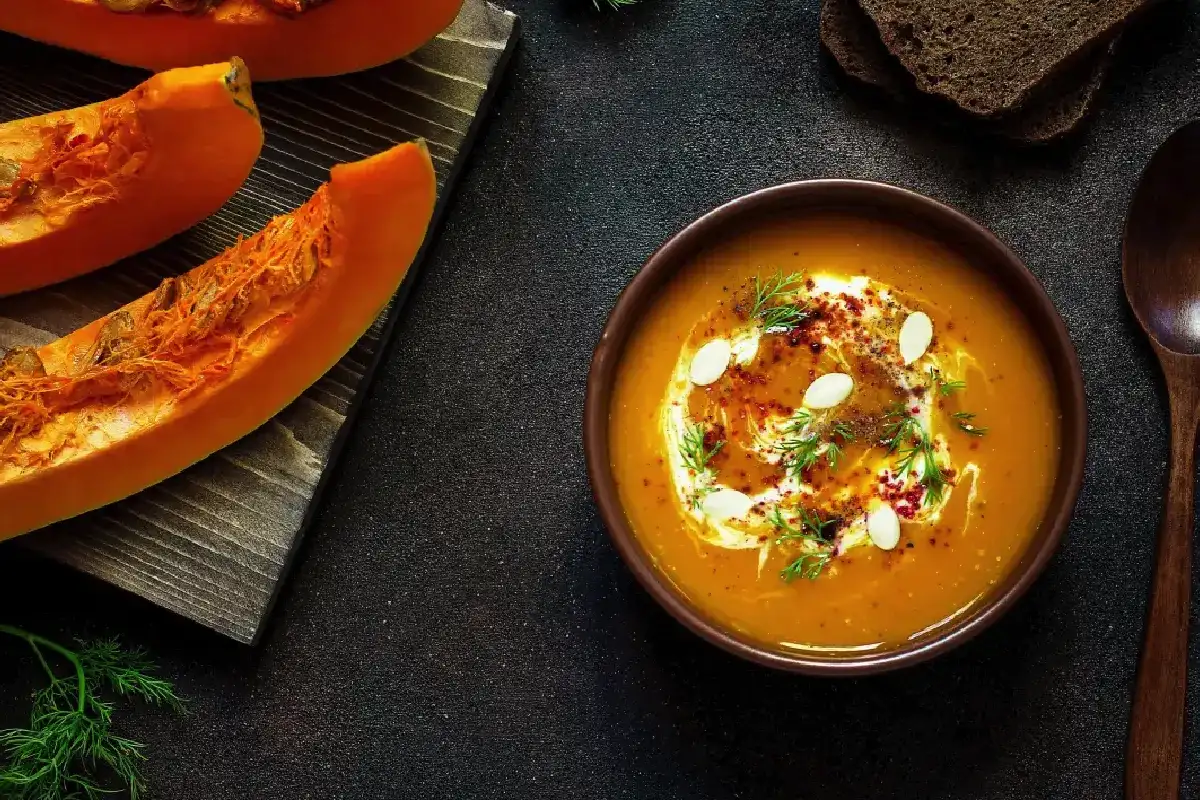 Krema iz pečene buče s hrustljavim pršutom – 2 evra in 45 minut do rajske večerje