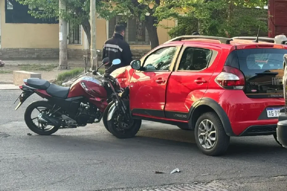 Kdo je kriv pri bočnem trku na levi strani: Pravila, ki rešujejo spore na cesti