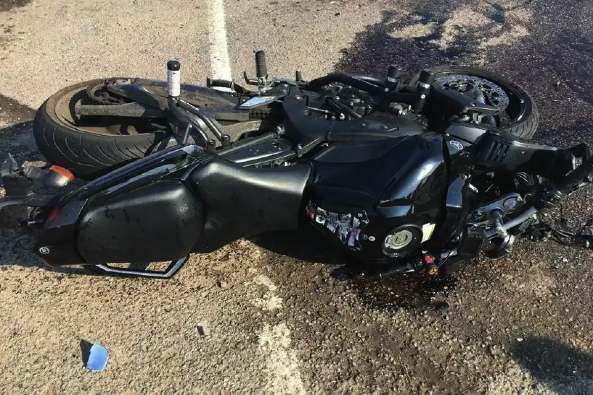 Kdo je kriv pri bočnem trku na levi strani: Pravila, ki rešujejo spore na cesti