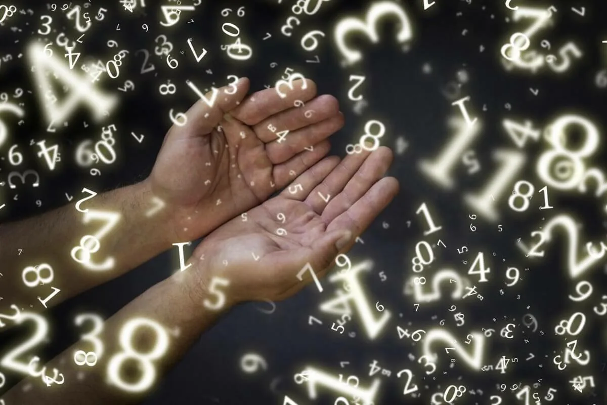 Trije meseci, ki rojevajo ljudi z magnetno privlačnostjo, ki jo čutite na koži