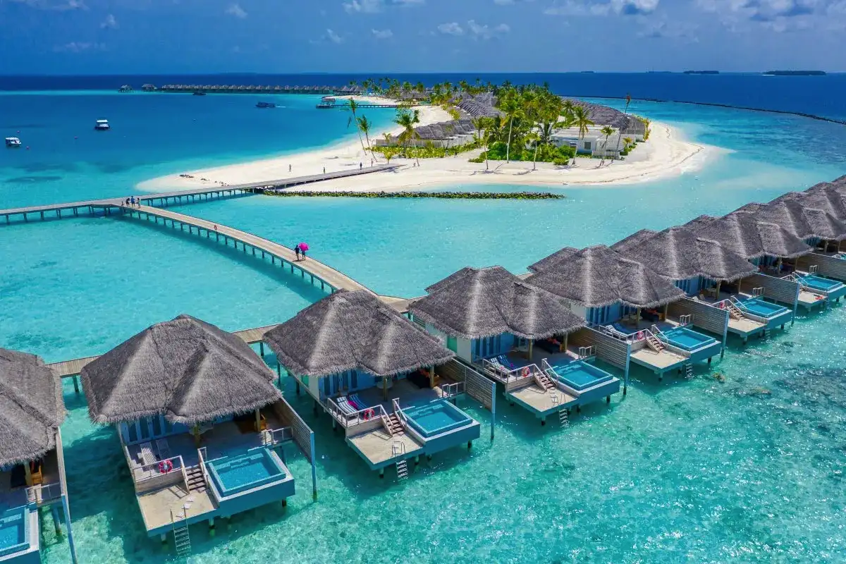 Maldivi šokirali turiste: To strogo prepoved so uvedli z nočjo!