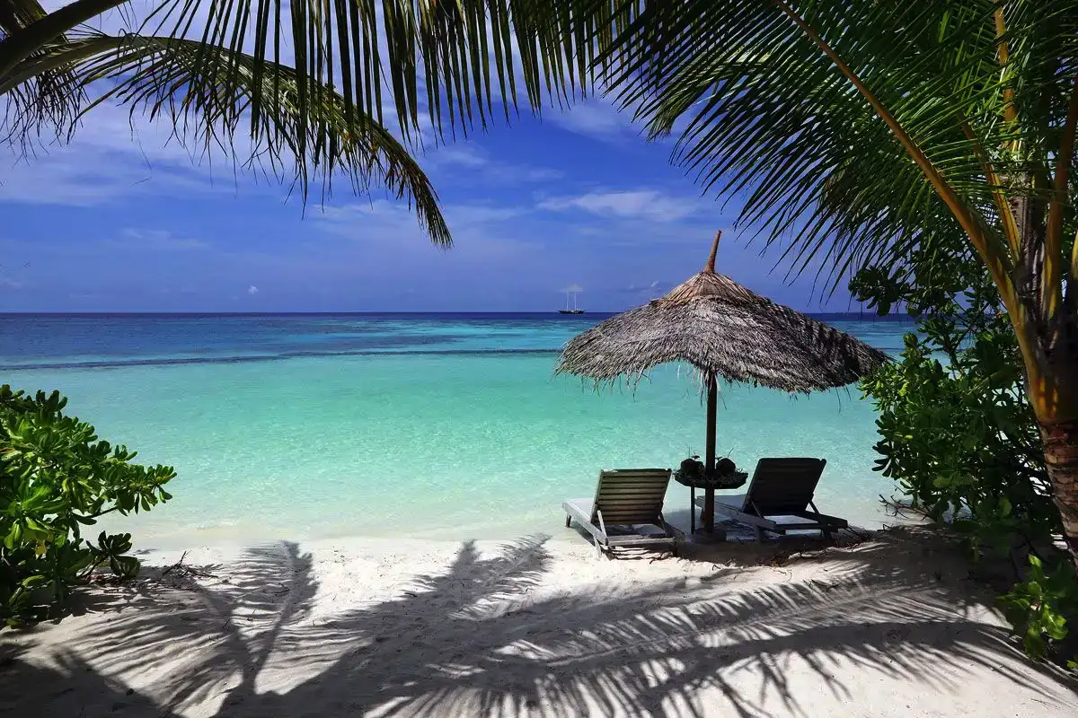 Maldivi šokirali turiste: To strogo prepoved so uvedli z nočjo!