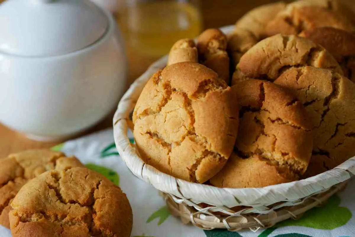 Medeni piškoti, ki jih lahko pripravite doma: preprosti, mehki in popolni za kavo ali čaj