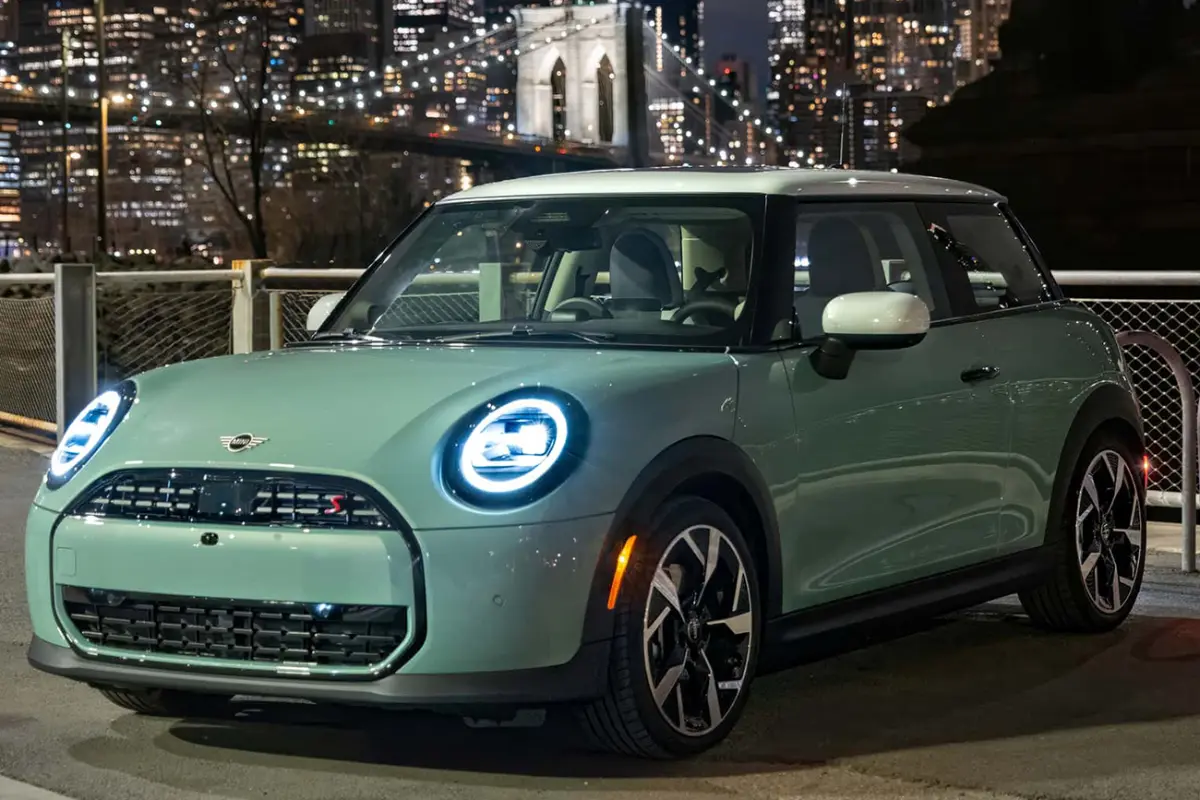 Mini Cooper: avto, ki vas zasvoji na prvi pogled – in uniči denarnico za vedno