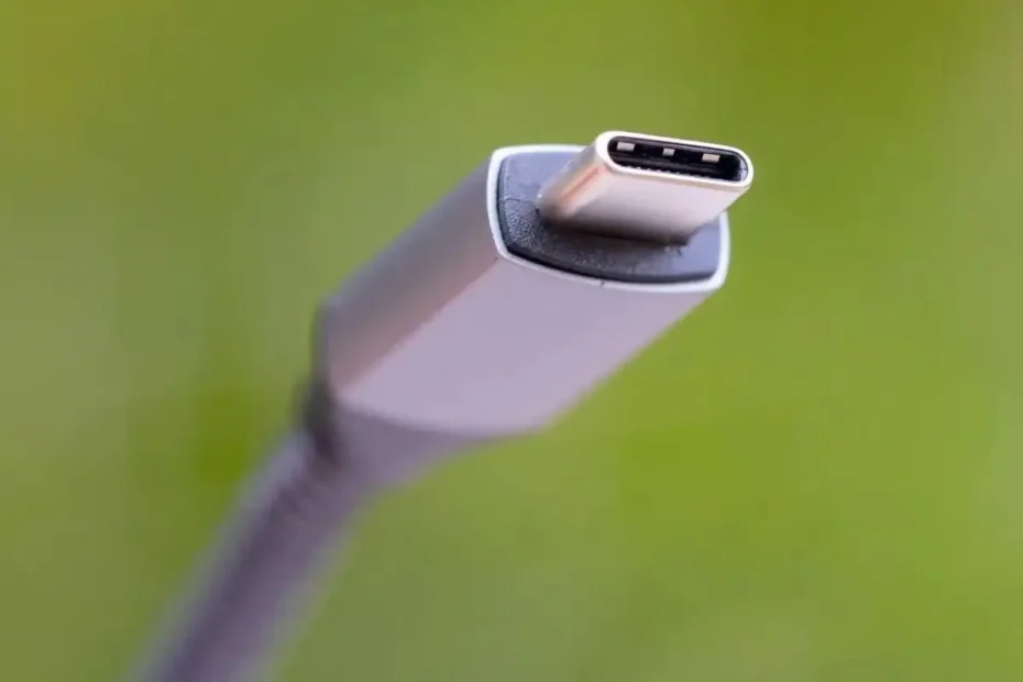 Najpogostejši miti o USB-C, ki vas leta 2025 še vedno delajo norca