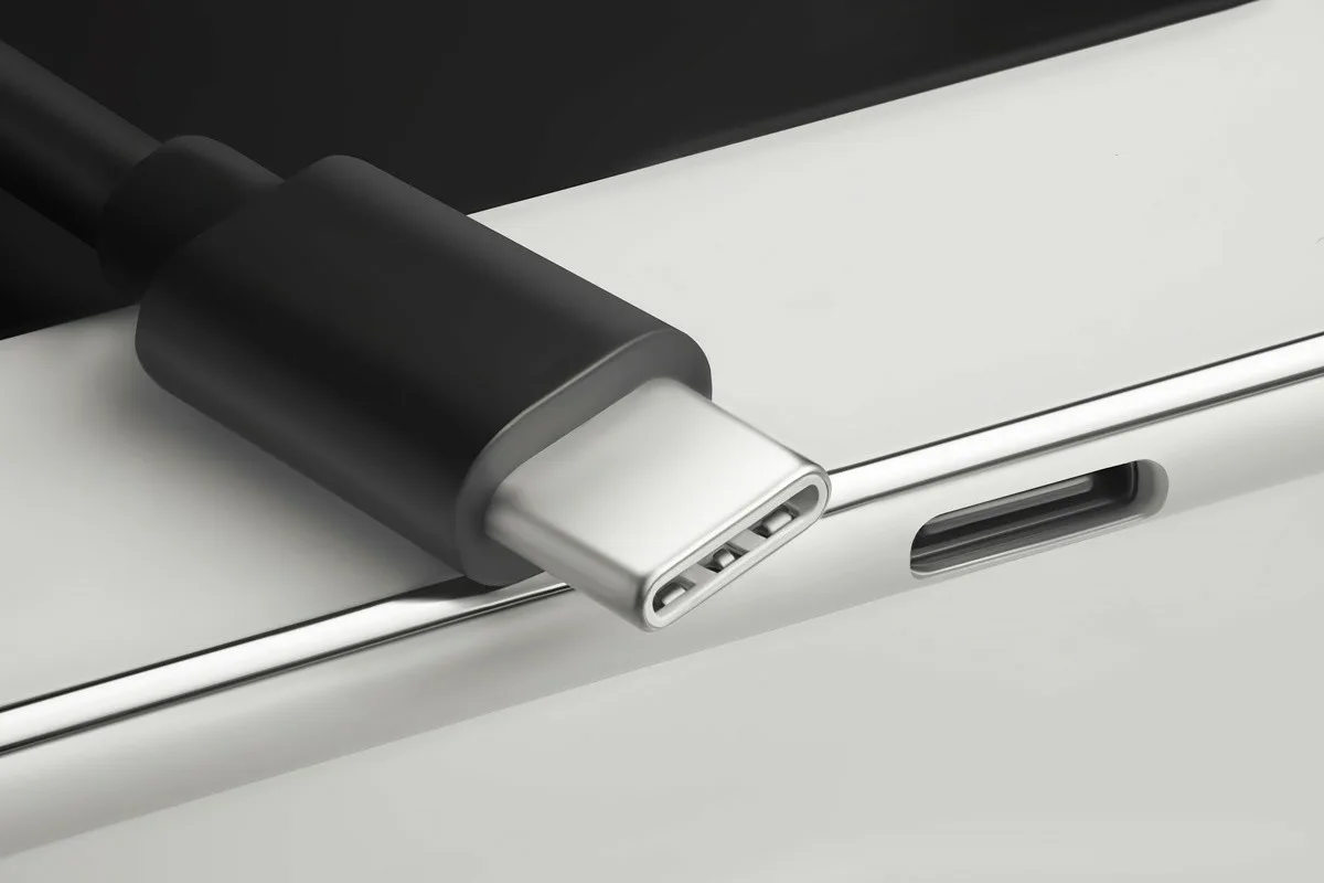 Najpogostejši miti o USB-C, ki vas leta 2025 še vedno delajo norca