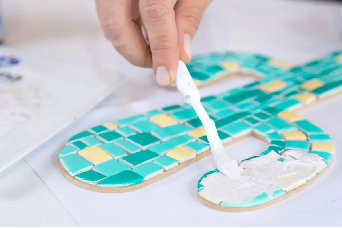 Kako iz stiropornih pladnjev narediti čudovite mozaike in reciklirati odpadke