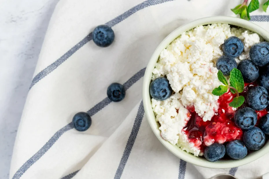 Kdaj je najboljši čas za uživanje skute: zajtrk, večerja ali pred spanjem?