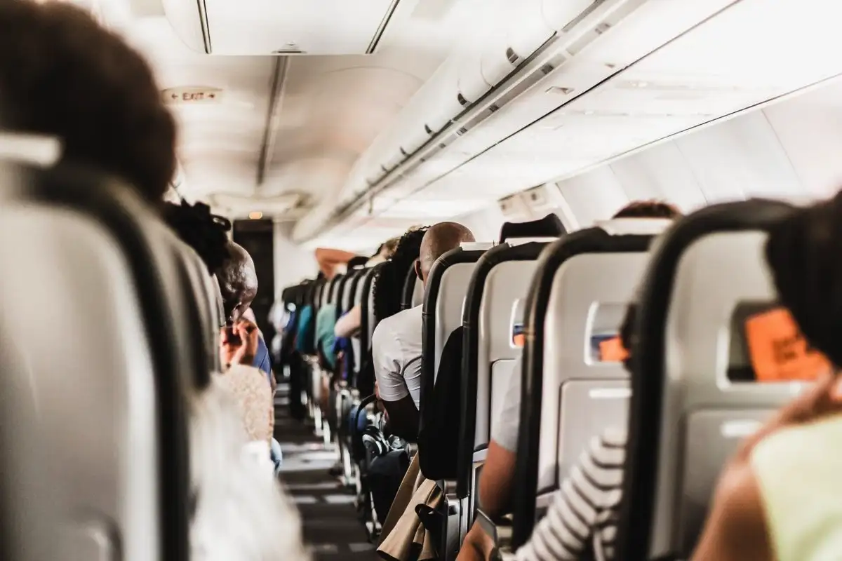 Najslabša mesta v letalu: zakaj vsi strokovnjaki opozarjajo na isto cono