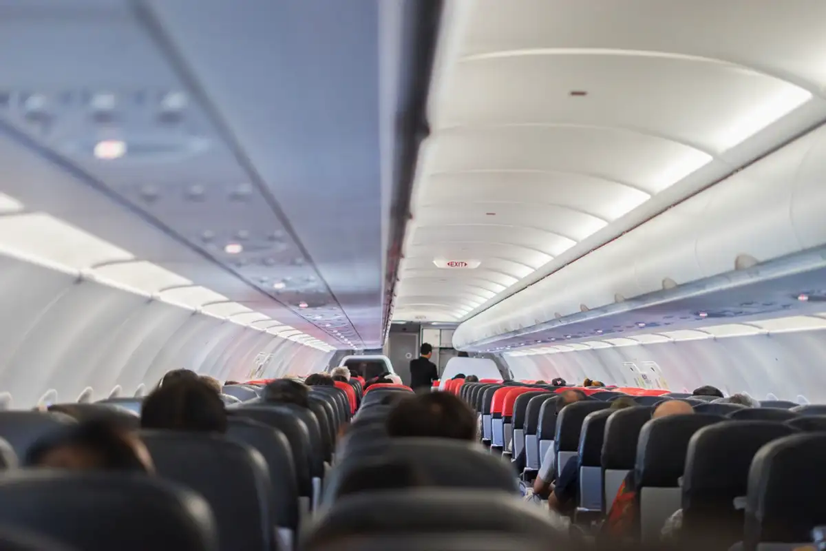 Najslabša mesta v letalu: zakaj vsi strokovnjaki opozarjajo na isto cono