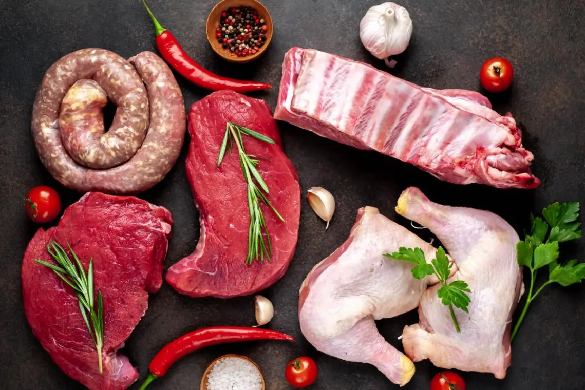 Najslabše meso za srce: kardiologi opozarjajo – to meso ti vsak dan tiho uničuje žile