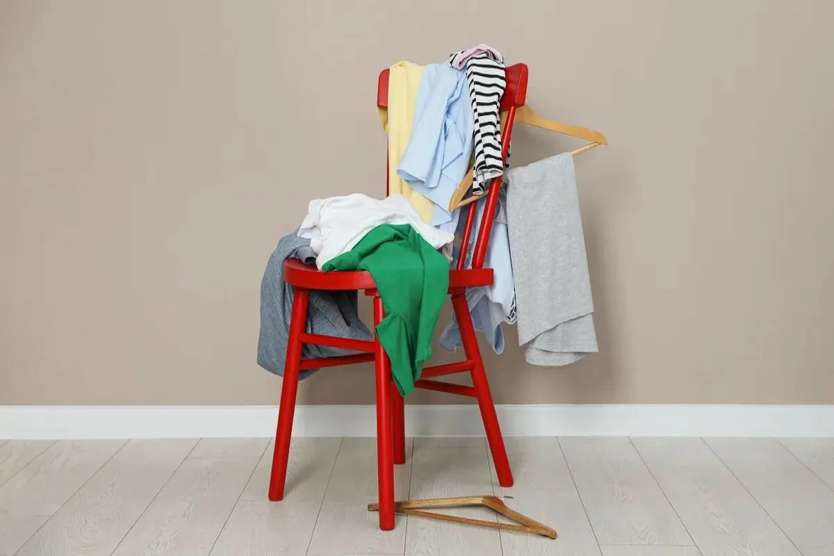 Psihologija Nereda: Kaj Pomeni, Če Se Vam Nakopičena Oblačila Na Stolu Kopičijo Dneve In Tedne?