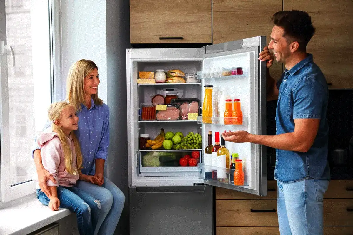 Napolnite hladilnik le do 70 %: nasvet za urejeno kuhinjo in manj odpadkov
