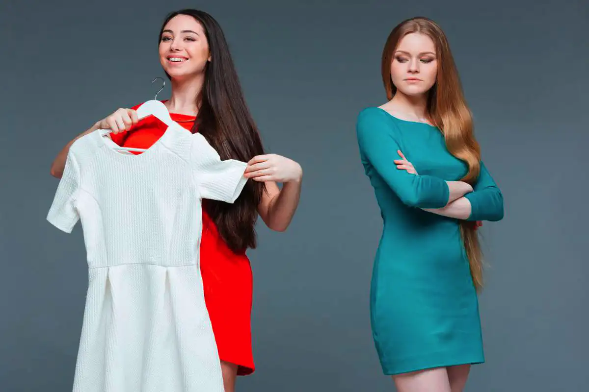 Pet navad, ki ti kradejo srečo – in zakaj jih moraš opustiti, če hočeš živeti resnično polno življenje