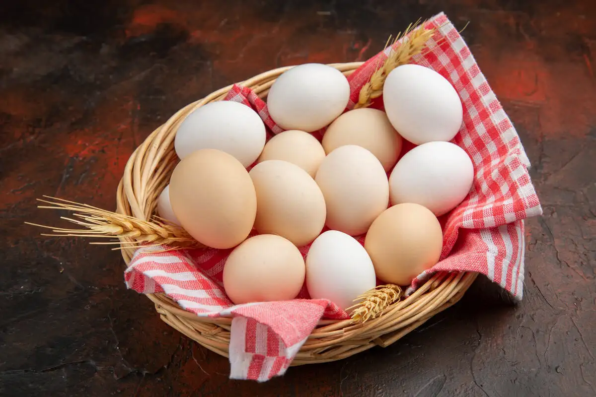 Kako ocvrti jajca, da se ne primejo na ponev: Preprost trik, ki res deluje