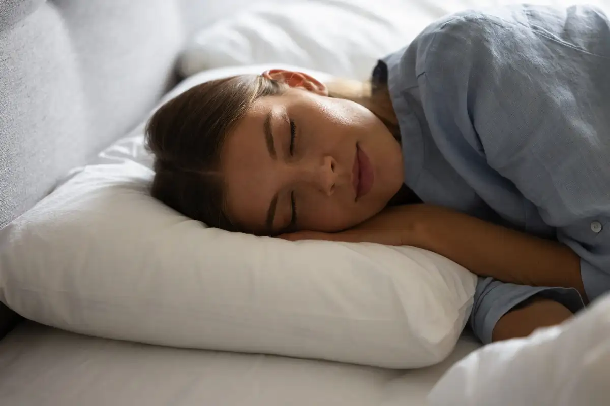 Spanje štirih ur je kot pitje šestih piv: opozorilo psihologov spanja