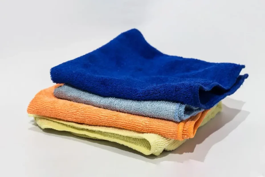 Kako oprati krpe iz mikrovlaken, da ostanejo mehke, čiste in kot nove še leta