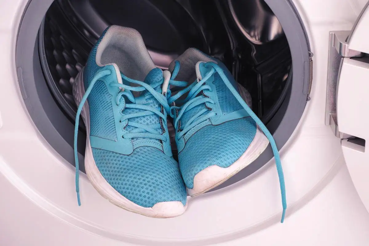 Kako oprati superge v pralnem stroju brez ropotanja in poškodb – 8 korakov do novega videza